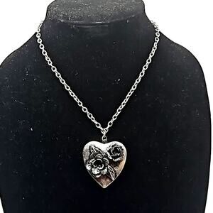 Unbranded NWOT Vintage-Style Floral Heart Pendant Necklace –Silver-Tone